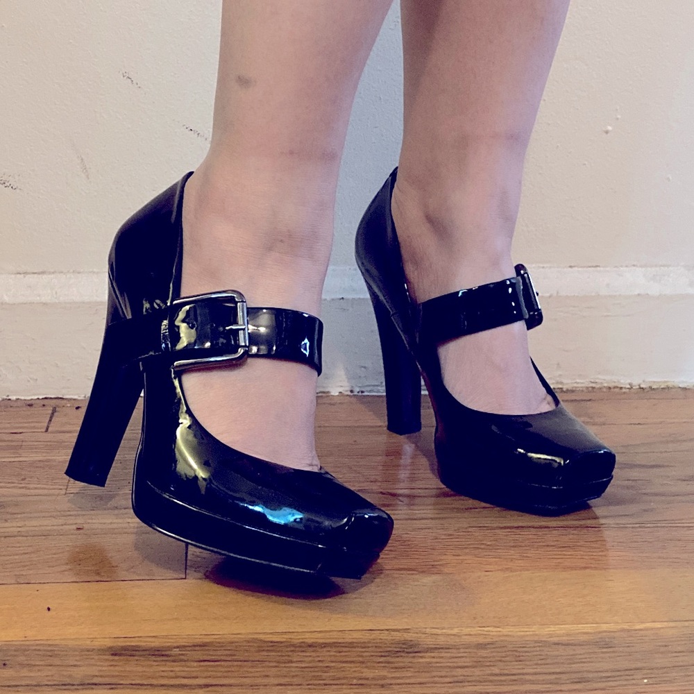 Jessica Simpson black patent Mary Jane heels 6.5
